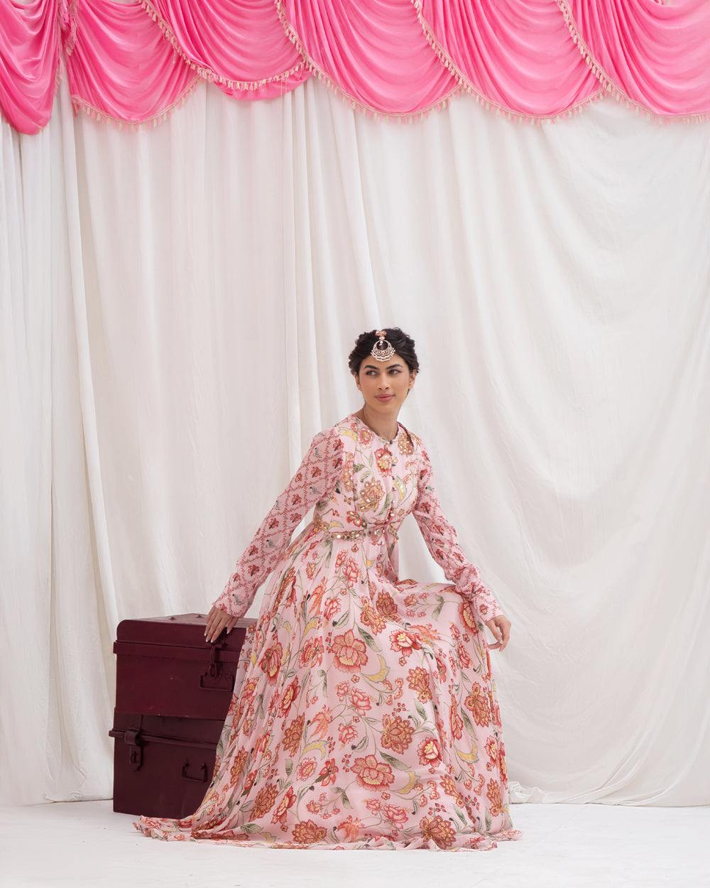 GULABI NAZAR ANARKALI