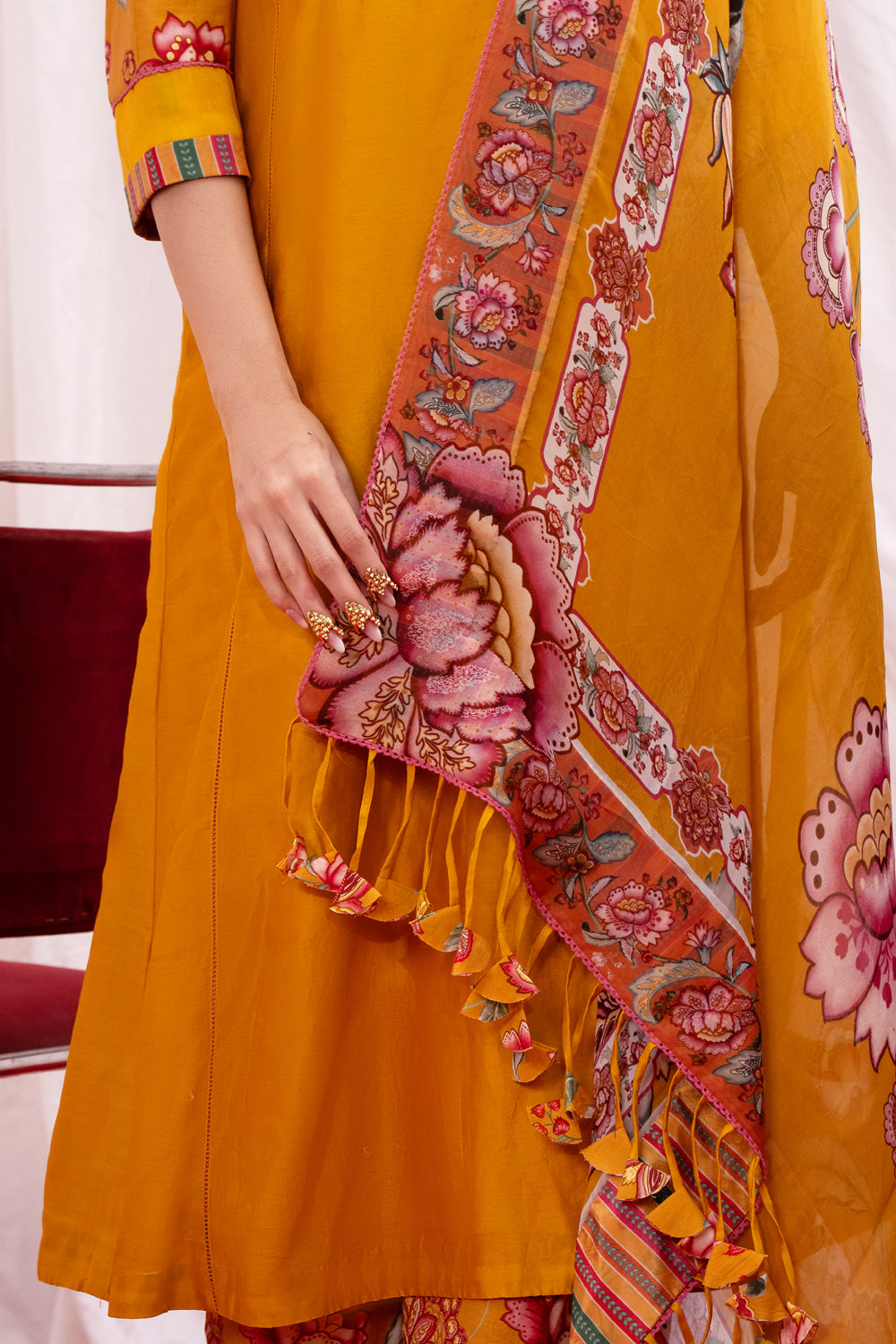 SUNEHRI SAVERA KAFTAN