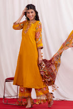 SUNEHRI ZHALAR KURTA SET